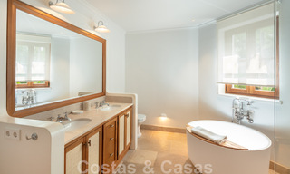 Villa de estilo boutique en venta, a un paso de la playa en la codiciada Milla de Oro de Marbella 45717 