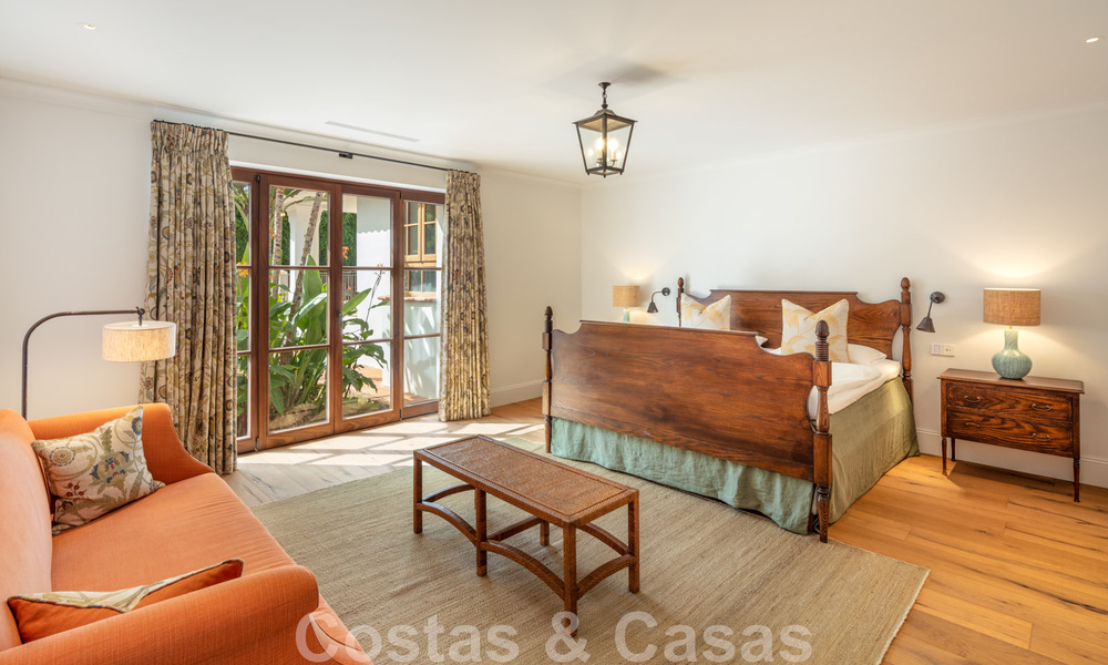 Villa de estilo boutique en venta, a un paso de la playa en la codiciada Milla de Oro de Marbella 45718