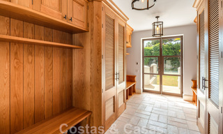 Villa de estilo boutique en venta, a un paso de la playa en la codiciada Milla de Oro de Marbella 45724 