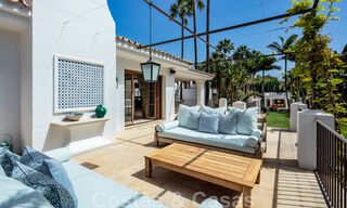 Villa de estilo boutique en venta, a un paso de la playa en la codiciada Milla de Oro de Marbella 45727 