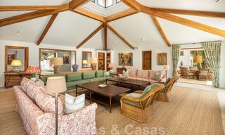 Villa de estilo boutique en venta, a un paso de la playa en la codiciada Milla de Oro de Marbella 45729 