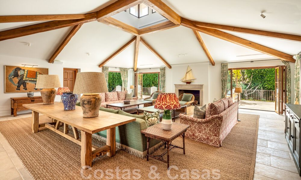 Villa de estilo boutique en venta, a un paso de la playa en la codiciada Milla de Oro de Marbella 45730