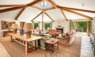 Villa de estilo boutique en venta, a un paso de la playa en la codiciada Milla de Oro de Marbella 45730 