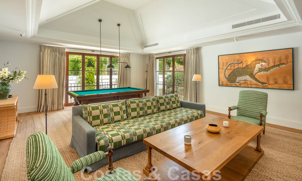 Villa de estilo boutique en venta, a un paso de la playa en la codiciada Milla de Oro de Marbella 45732