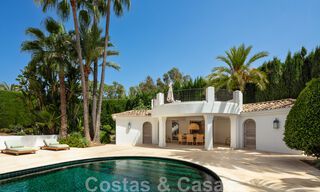 Villa de estilo boutique en venta, a un paso de la playa en la codiciada Milla de Oro de Marbella 45738 