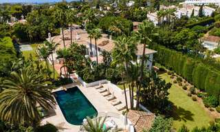 Villa de estilo boutique en venta, a un paso de la playa en la codiciada Milla de Oro de Marbella 45742 