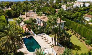 Villa de estilo boutique en venta, a un paso de la playa en la codiciada Milla de Oro de Marbella 45742 