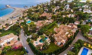 Villa de estilo boutique en venta, a un paso de la playa en la codiciada Milla de Oro de Marbella 45744 