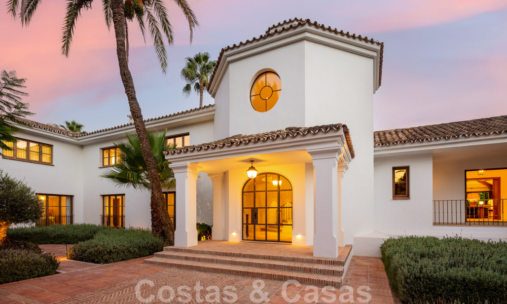 Villa de estilo boutique en venta, a un paso de la playa en la codiciada Milla de Oro de Marbella 45749