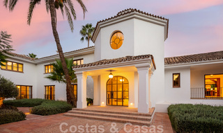 Villa de estilo boutique en venta, a un paso de la playa en la codiciada Milla de Oro de Marbella 45749 