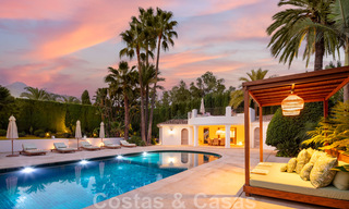 Villa de estilo boutique en venta, a un paso de la playa en la codiciada Milla de Oro de Marbella 45750 