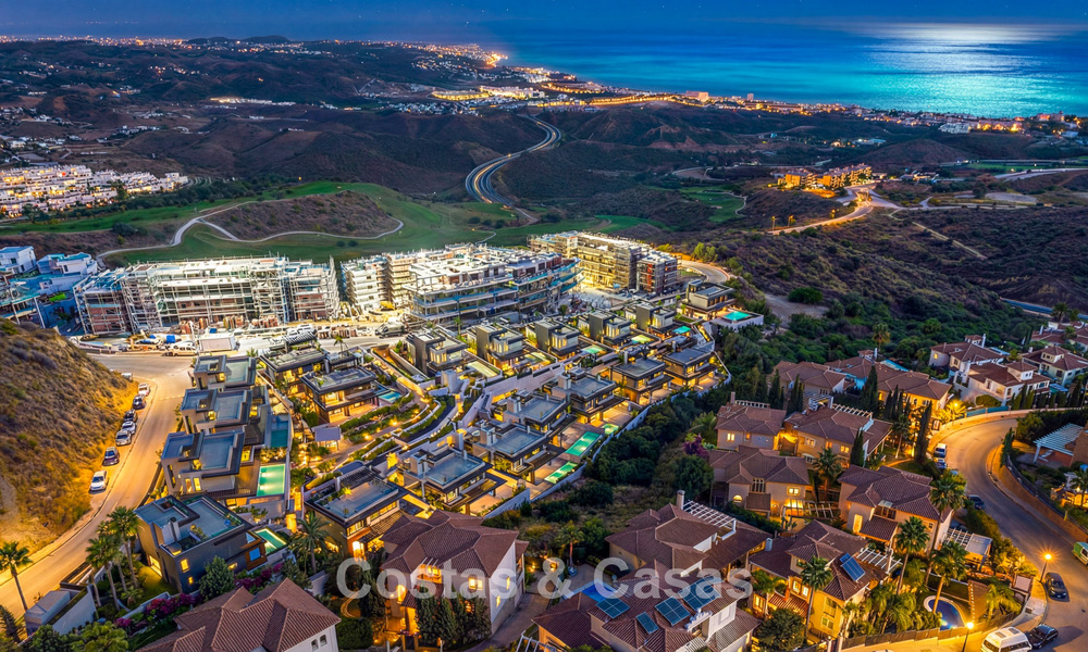 Elegantes y modernas villas de nueva construcción en venta con vistas panorámicas cerca del golf en el valle de Mijas en la Costa del Sol 795603