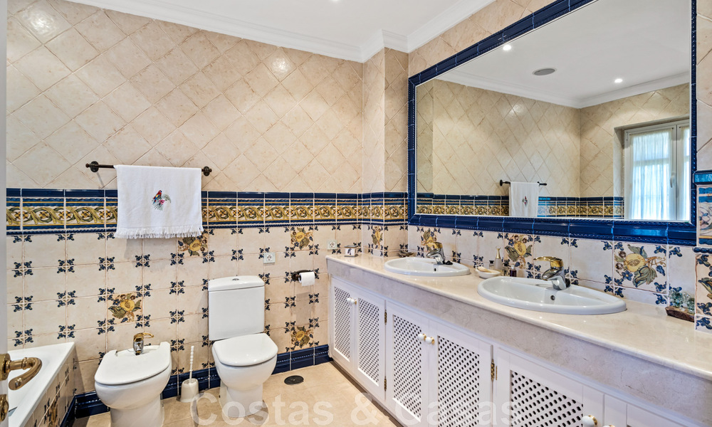 Formidable villa familiar mediterránea en venta con vistas panorámicas en un complejo de golf prestigioso en Benahavis - Marbella 45773