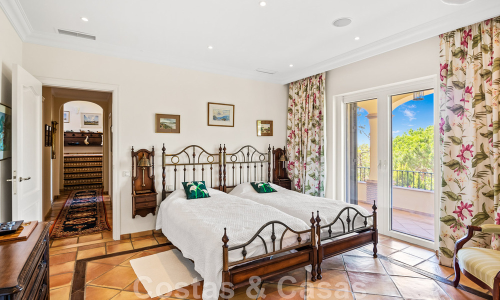 Formidable villa familiar mediterránea en venta con vistas panorámicas en un complejo de golf prestigioso en Benahavis - Marbella 45776