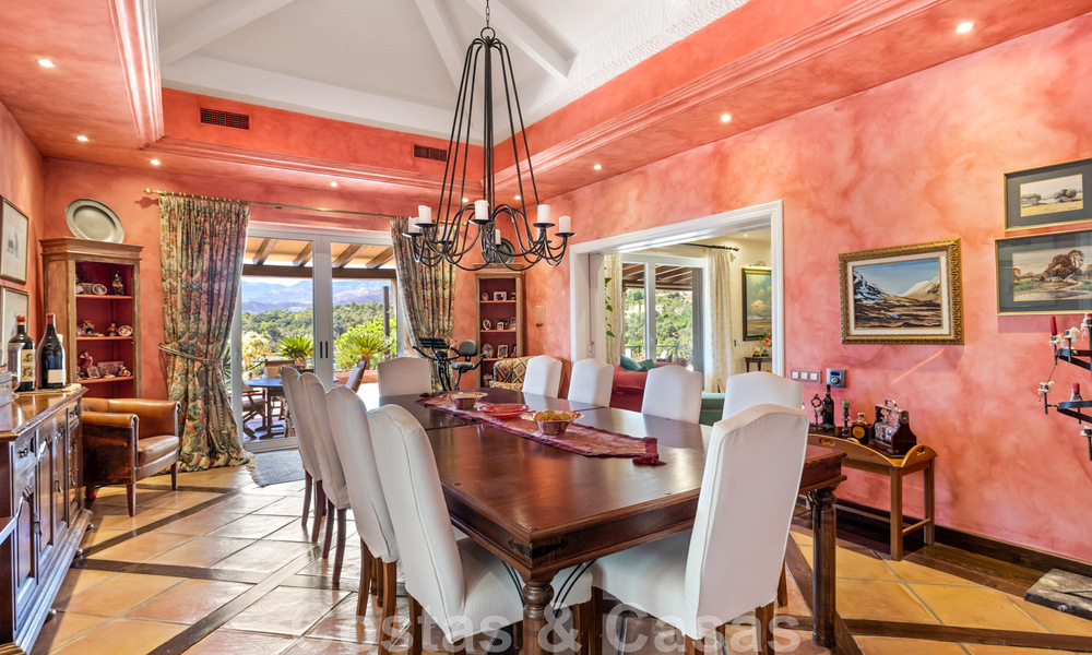 Formidable villa familiar mediterránea en venta con vistas panorámicas en un complejo de golf prestigioso en Benahavis - Marbella 45792