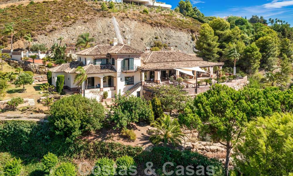 Formidable villa familiar mediterránea en venta con vistas panorámicas en un complejo de golf prestigioso en Benahavis - Marbella 45802