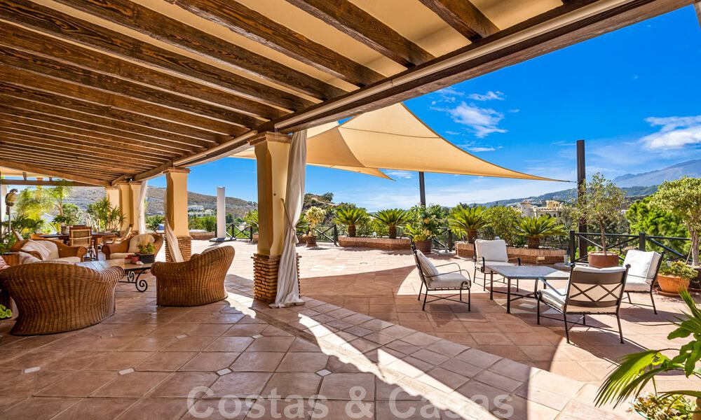 Formidable villa familiar mediterránea en venta con vistas panorámicas en un complejo de golf prestigioso en Benahavis - Marbella 45806