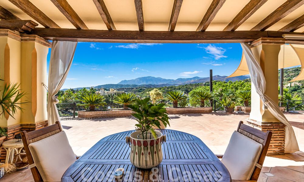 Formidable villa familiar mediterránea en venta con vistas panorámicas en un complejo de golf prestigioso en Benahavis - Marbella 45807