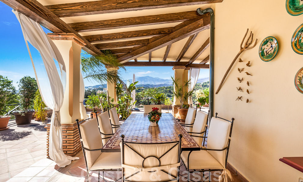 Formidable villa familiar mediterránea en venta con vistas panorámicas en un complejo de golf prestigioso en Benahavis - Marbella 45808