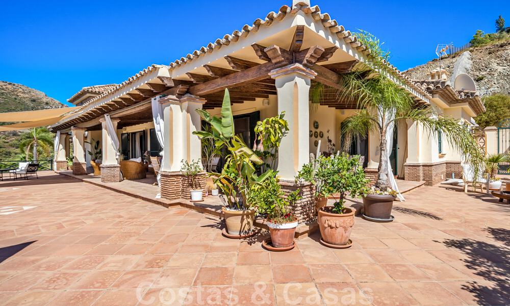 Formidable villa familiar mediterránea en venta con vistas panorámicas en un complejo de golf prestigioso en Benahavis - Marbella 45810