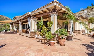 Formidable villa familiar mediterránea en venta con vistas panorámicas en un complejo de golf prestigioso en Benahavis - Marbella 45810 