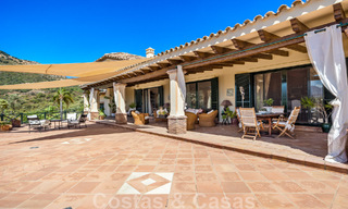 Formidable villa familiar mediterránea en venta con vistas panorámicas en un complejo de golf prestigioso en Benahavis - Marbella 45811 