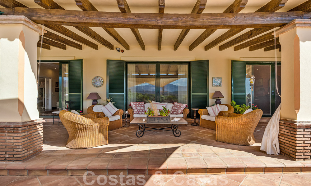 Formidable villa familiar mediterránea en venta con vistas panorámicas en un complejo de golf prestigioso en Benahavis - Marbella 45813