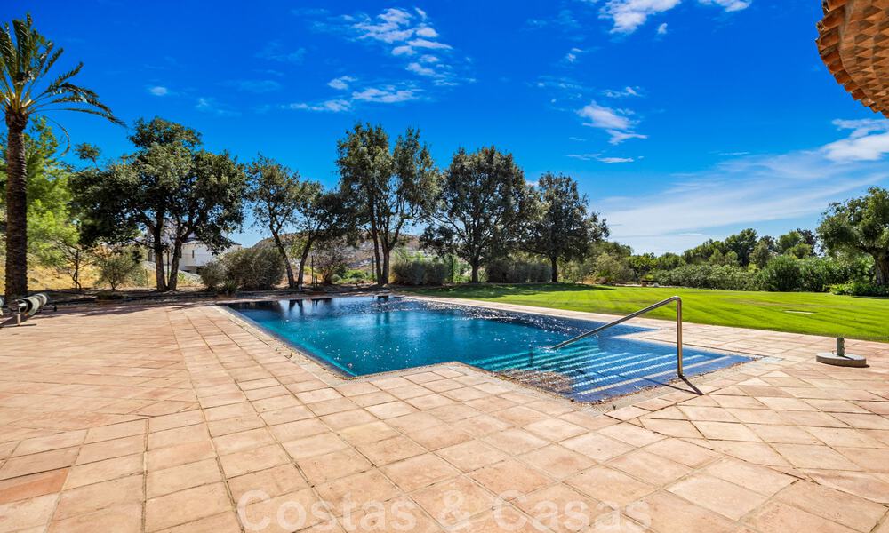Formidable villa familiar mediterránea en venta con vistas panorámicas en un complejo de golf prestigioso en Benahavis - Marbella 45814