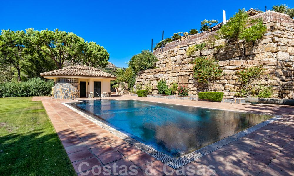 Formidable villa familiar mediterránea en venta con vistas panorámicas en un complejo de golf prestigioso en Benahavis - Marbella 45816
