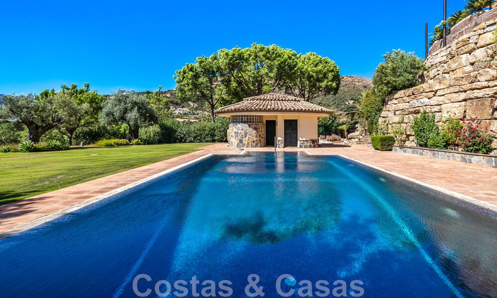 Formidable villa familiar mediterránea en venta con vistas panorámicas en un complejo de golf prestigioso en Benahavis - Marbella 45817