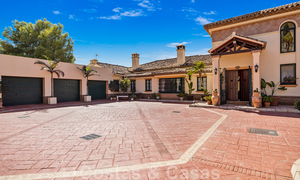Formidable villa familiar mediterránea en venta con vistas panorámicas en un complejo de golf prestigioso en Benahavis - Marbella 45818