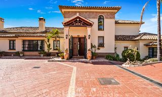 Formidable villa familiar mediterránea en venta con vistas panorámicas en un complejo de golf prestigioso en Benahavis - Marbella 45819 