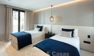 Moderno apartamento de lujo renovado en venta, en primera línea en el emblemático puerto deportivo de Puerto Banús, Marbella 46273 