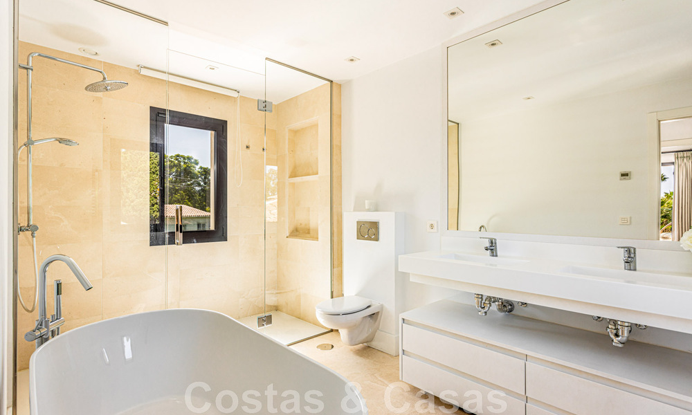Villa contemporánea de lujo en venta, a poca distancia de Puerto Banús y la playa en San Pedro, Marbella 46204