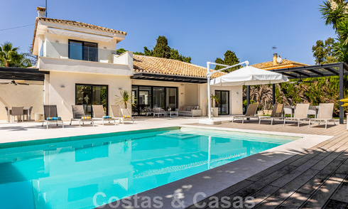 Villa contemporánea de lujo en venta, a poca distancia de Puerto Banús y la playa en San Pedro, Marbella 46205