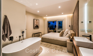 Se vende apartamento recién reformado, listo para entrar a vivir, en un complejo de playa, con vistas al mar en la Nueva Milla de Oro, Estepona 46719 