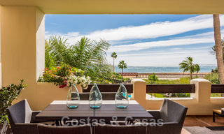 Se vende apartamento recién reformado, listo para entrar a vivir, en un complejo de playa, con vistas al mar en la Nueva Milla de Oro, Estepona 46745 