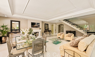 Amplio dúplex, planta baja en un complejo en primera línea de playa a poca distancia de Puerto Banús, Marbella 46767 