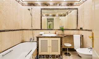 Amplio dúplex, planta baja en un complejo en primera línea de playa a poca distancia de Puerto Banús, Marbella 46771 