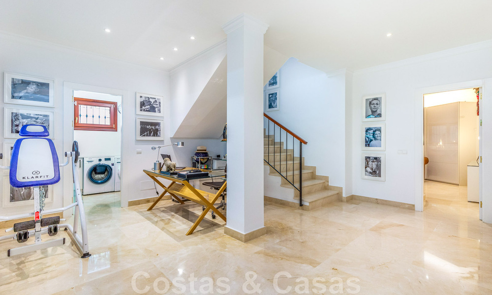 Exclusiva villa de lujo mediterránea en venta con vistas al campo de golf en la codiciada zona residencial de La Quinta, Benahavís - Marbella 48480