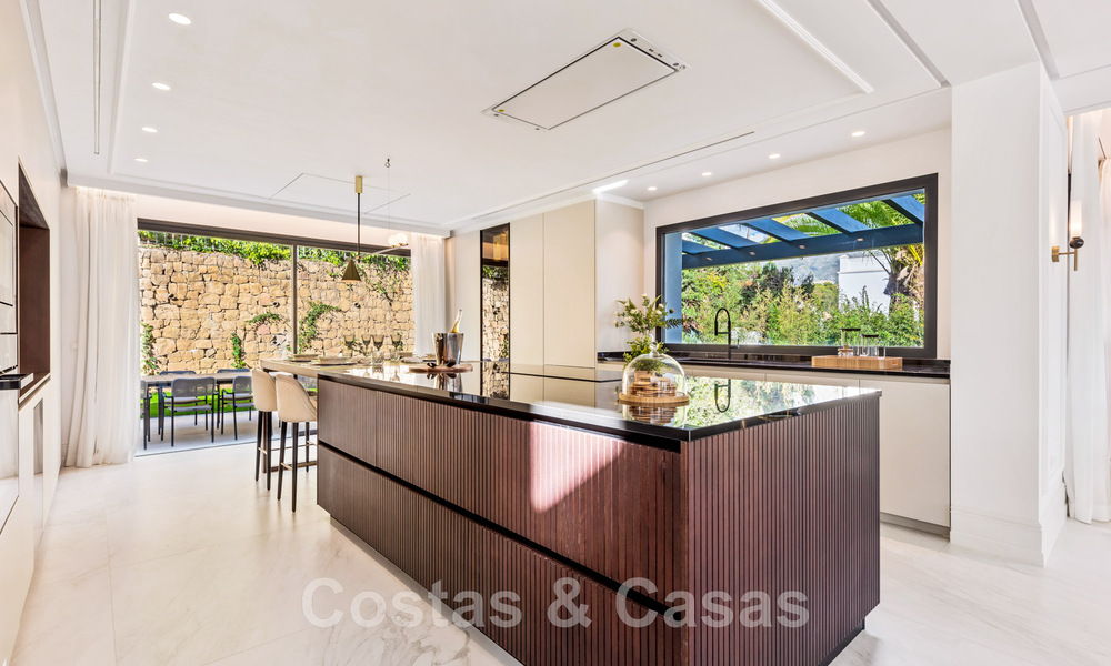 Villa de diseño en venta rodeada de campos de golf en el valle de Nueva Andalucía, Marbella 48753