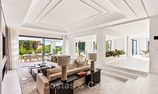 Villa de diseño en venta rodeada de campos de golf en el valle de Nueva Andalucía, Marbella 48755 