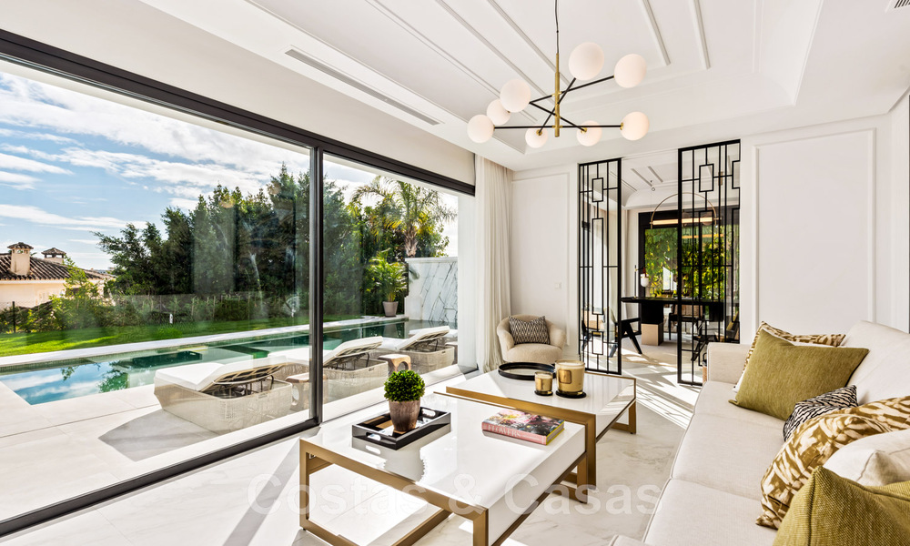 Villa de diseño en venta rodeada de campos de golf en el valle de Nueva Andalucía, Marbella 48758