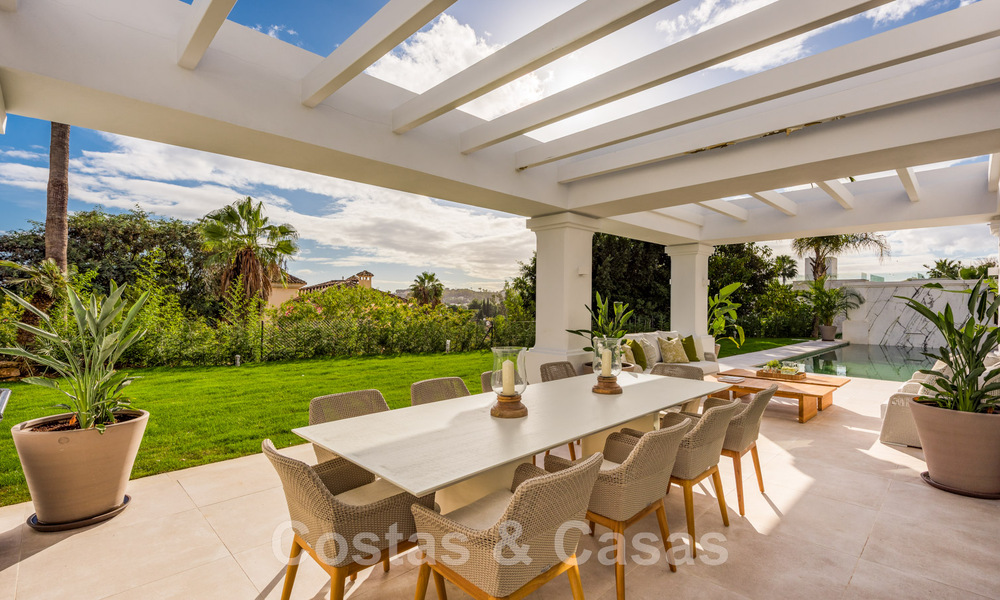 Villa de diseño en venta rodeada de campos de golf en el valle de Nueva Andalucía, Marbella 48791