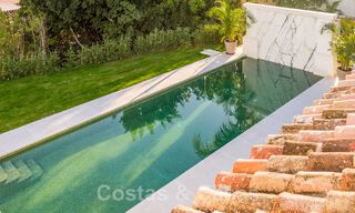 Villa de diseño en venta rodeada de campos de golf en el valle de Nueva Andalucía, Marbella 48795 