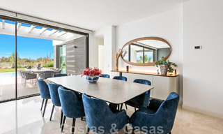 Se vende villa moderna, lista para entrar a vivir, con vistas al mar, en una urbanización de villas en la frontera de Mijas y Marbella 46094 