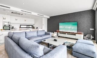 Se vende villa moderna, lista para entrar a vivir, con vistas al mar, en una urbanización de villas en la frontera de Mijas y Marbella 46096 