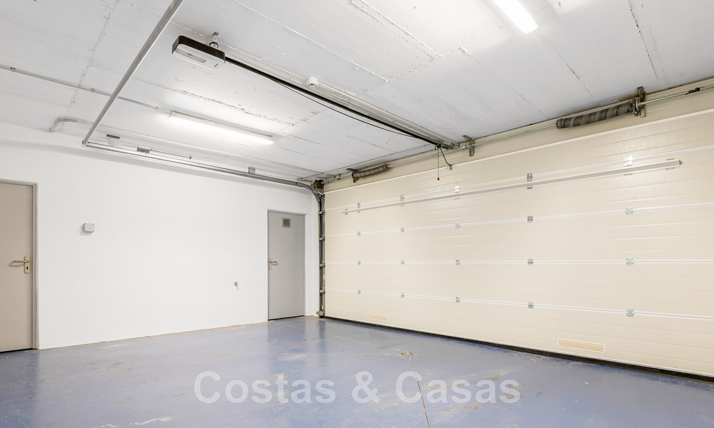 Se vende villa moderna, lista para entrar a vivir, con vistas al mar, en una urbanización de villas en la frontera de Mijas y Marbella 46112