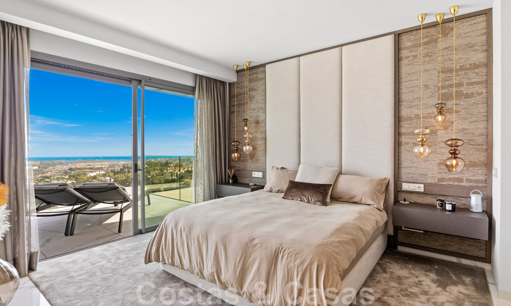 Apartamento contemporáneo de 3 dormitorios en venta con vistas al mar en las colinas de Benahavis - Marbella 46123