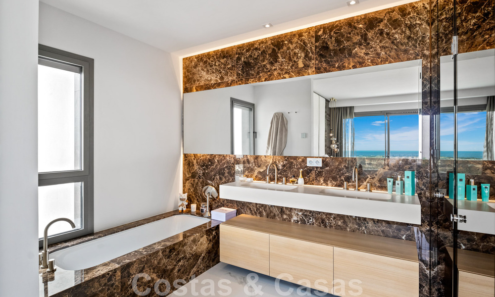 Apartamento contemporáneo de 3 dormitorios en venta con vistas al mar en las colinas de Benahavis - Marbella 46124